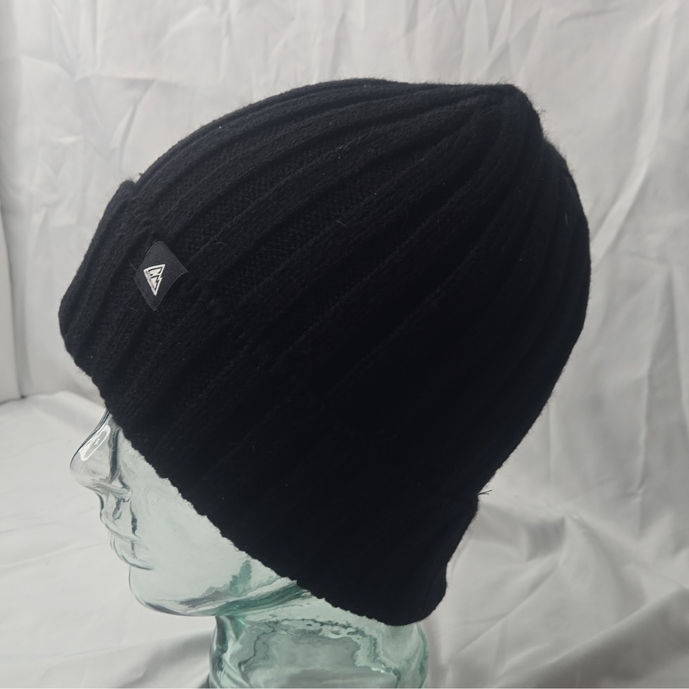 Men's Black Solid Ribbed Knit Beanie Hat w/ Triangle Mountain Logo Patch One siz - Picture 2 of 6